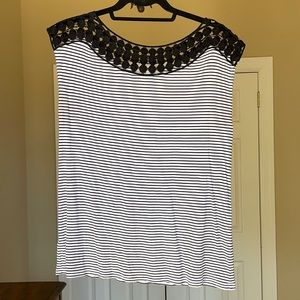 Black and white stripe top